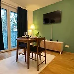 Modernes & Ruhiges Apartment Mit Balkon