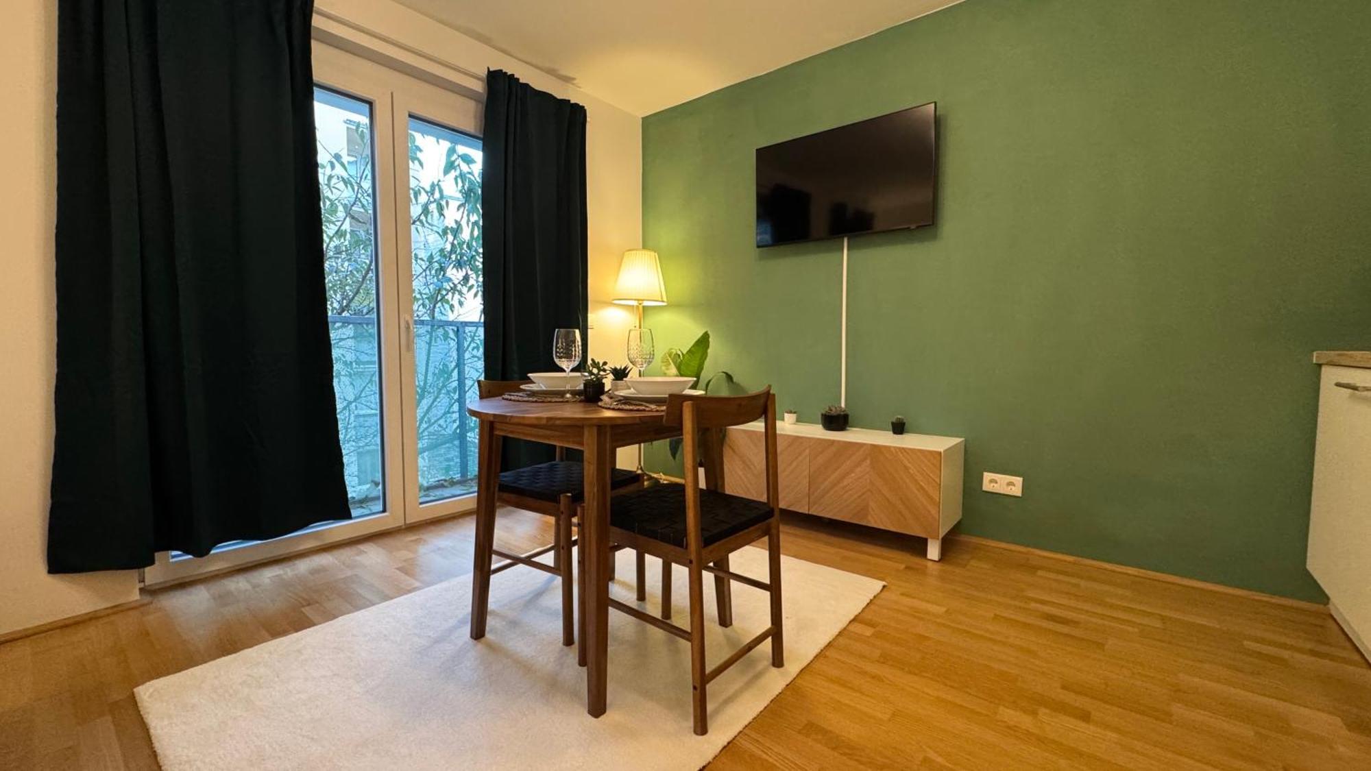 Apartment Modernes & Ruhiges Mit Balkon *